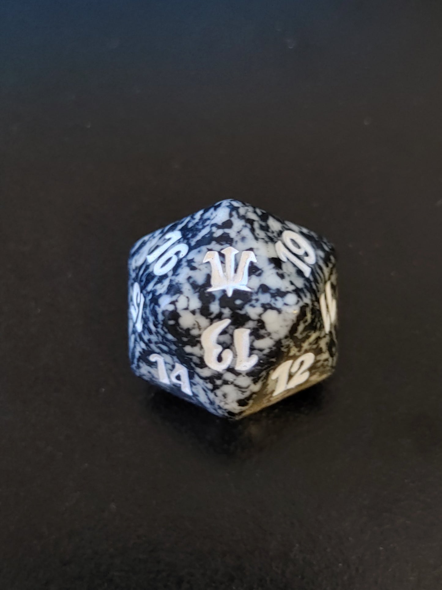 Magic the Gathering innistrad D20 black spindown dice die