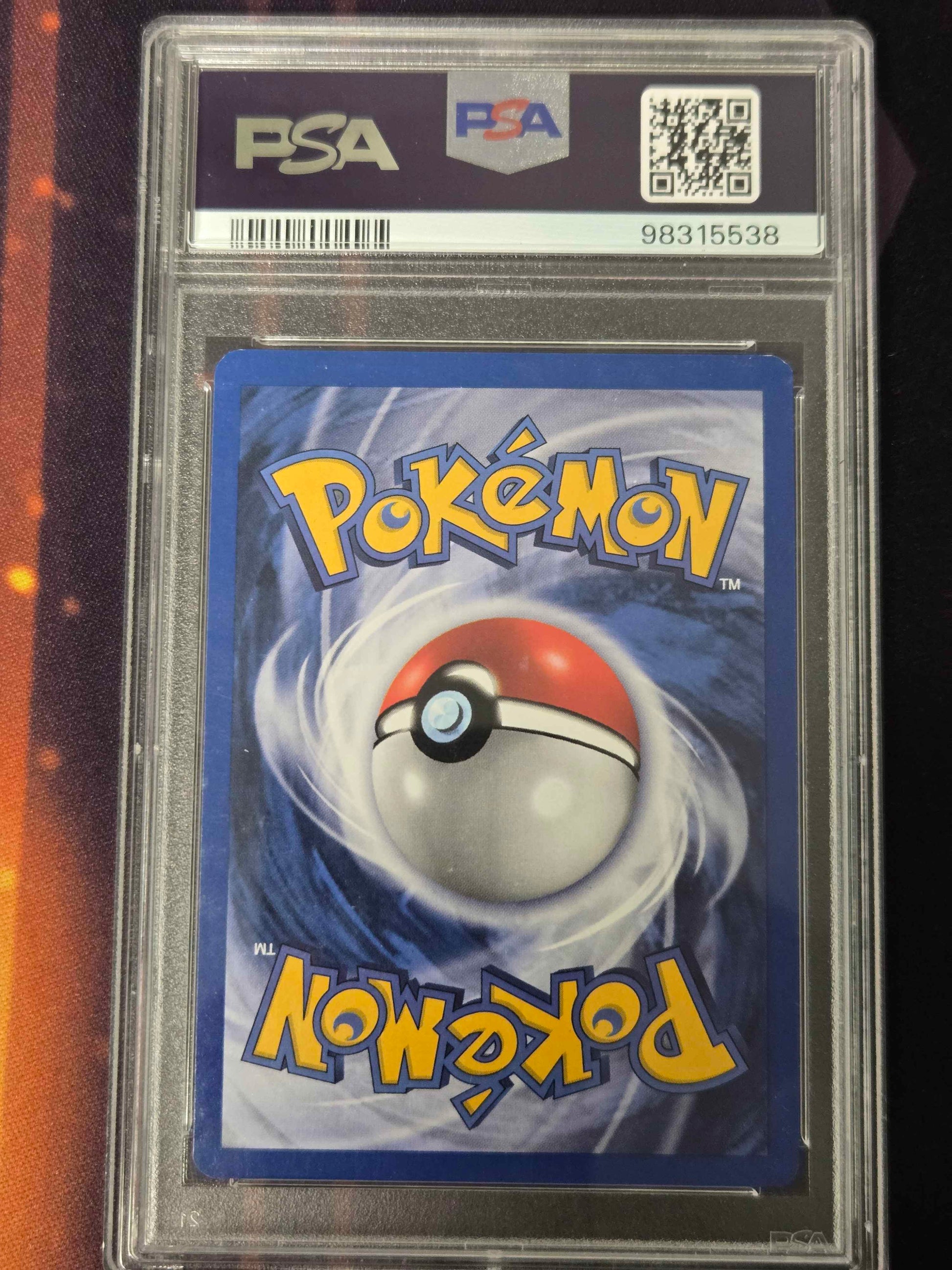 Pokemon Zapdos # 20 - Base Set 2 - Graded PSA 8
