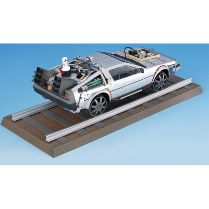 Aoshima: 1/24 Back To The Future Delorean From Part III & Railroad Ver. Scale Model Kit